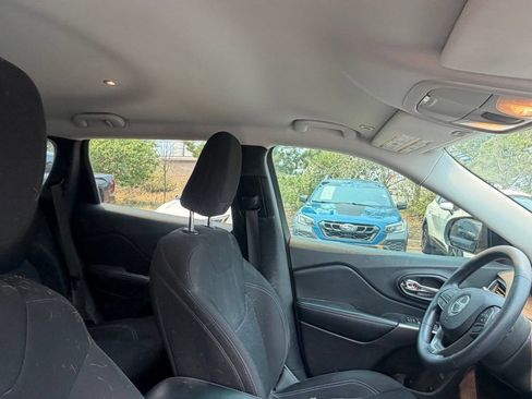 Used 2019 Jeep Cherokee Latitude w/ Popular Appearance Group AWD/4WD image 11