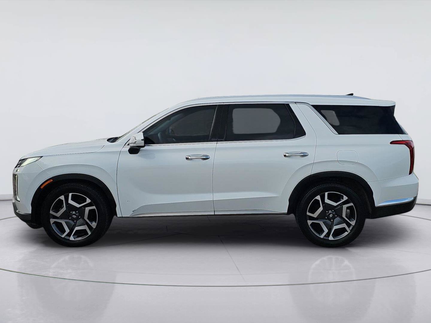 Used 2023 Hyundai Palisade Limited FWD image 2