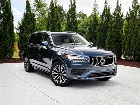 Used 2022 Volvo XC90 T5 Momentum w/ Climate Package AWD/4WD image 2