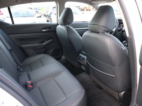 Used 2023 Nissan Altima 2.5 SL AWD/4WD image 11