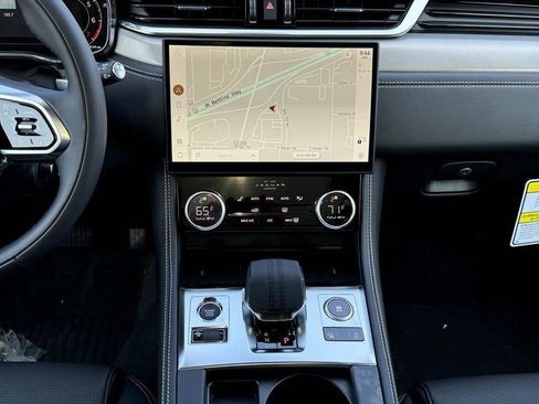 Used 2025 Jaguar F-PACE R-Dynamic S image 9