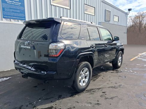 Used 2022 Toyota 4Runner SR5 image 5