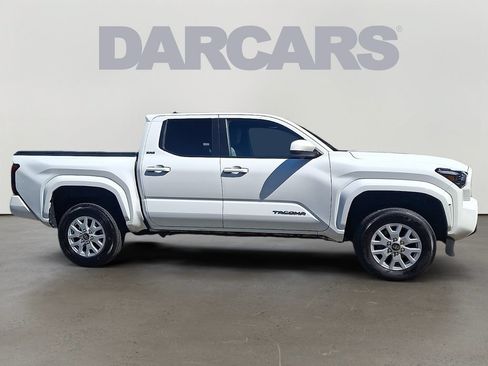 Used 2024 Toyota Tacoma SR5 RWD image 7