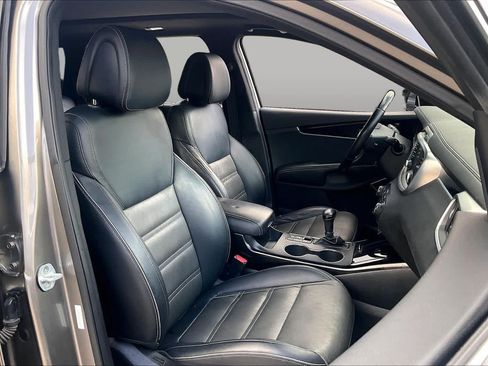 Used 2016 Kia Sorento SX w/ SXL Technology Package FWD image 9