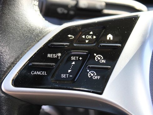 Used 2025 Mercedes-Benz GLB 250 4MATIC image 14