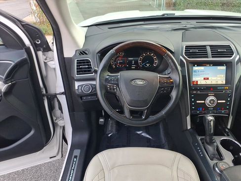 Used 2017 Ford Explorer Platinum image 14