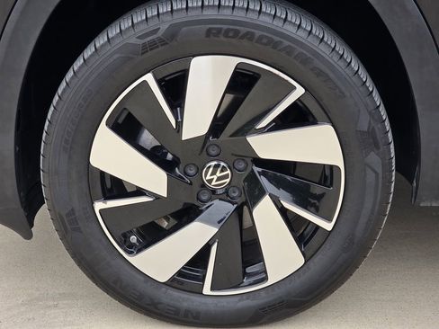 Used 2024 Volkswagen Atlas Cross Sport SE FWD image 11
