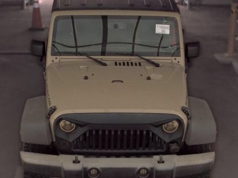 Used 2017 Jeep Wrangler Unlimited Rubicon w/ Connectivity Group AWD/4WD image 2