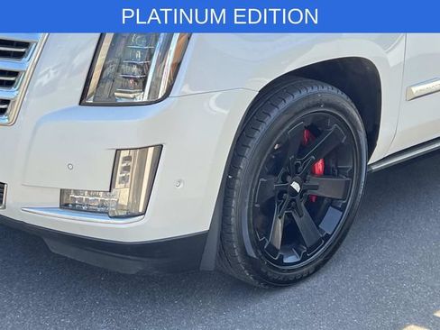 Used 2020 Cadillac Escalade Platinum AWD/4WD image 7