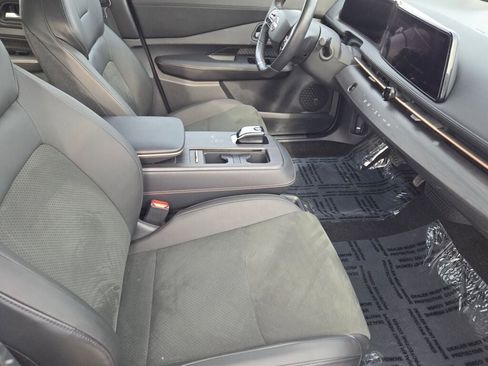 Used 2023 Nissan Ariya AWD image 8
