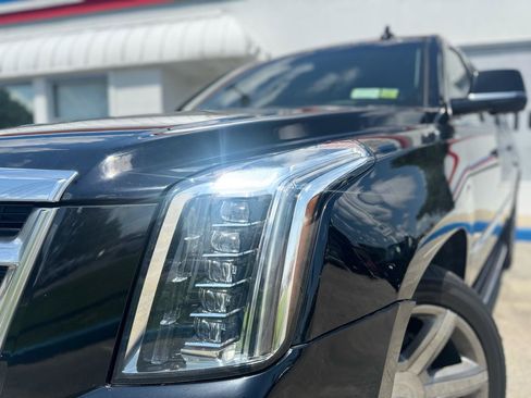 Used 2019 Cadillac Escalade ESV Luxury AWD/4WD image 4