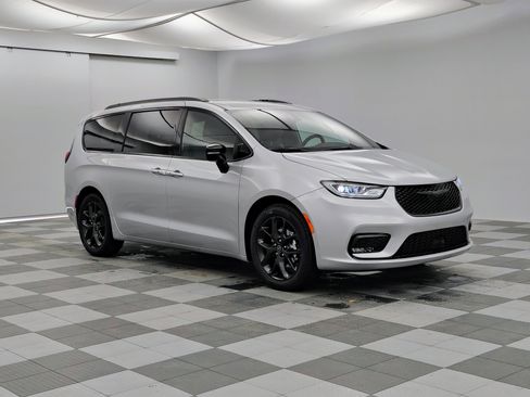 New 2026 Chrysler Pacifica Select w/ S Appearance Package FWD image 1