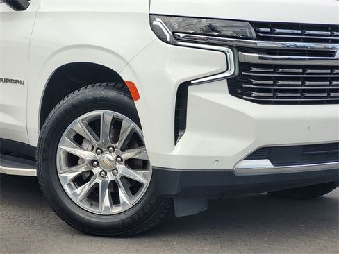 Used 2023 Chevrolet Suburban Premier image 3