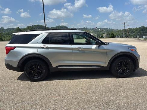 Certified 2020 Ford Explorer XLT w/ Equipment Group 202A AWD/4WD image 5