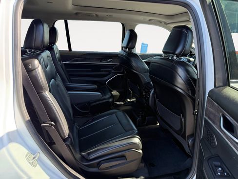 Used 2023 Jeep Grand Cherokee L Limited w/ Black Appearance Package image 18