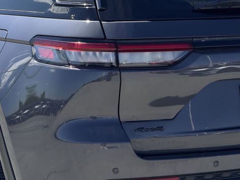 Used 2024 Jeep Grand Cherokee Altitude image 10