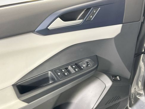 Used 2023 Volkswagen Taos SE image 17