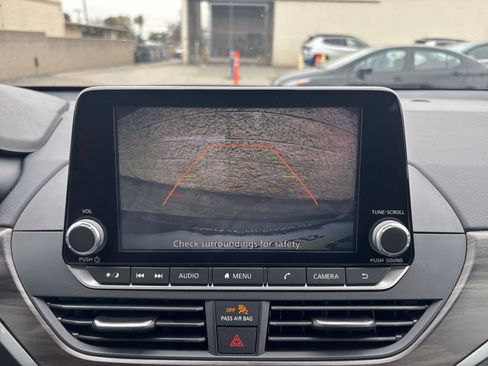 Used 2025 Nissan Altima 2.5 SV image 25