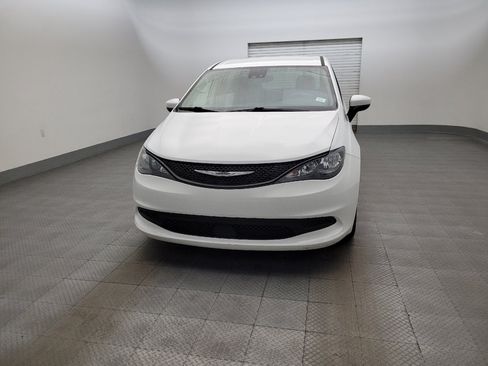Used 2023 Chrysler Voyager LX FWD image 15