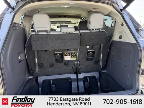 Used 2024 Toyota Sienna XLE FWD image 17