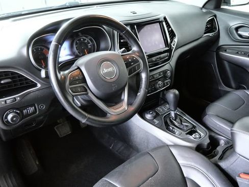 Used 2019 Jeep Cherokee Limited w/ Trailer Tow Group AWD/4WD image 3