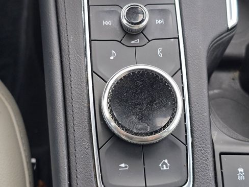 Used 2022 Cadillac XT4 Luxury w/ Cold Weather Package image 8