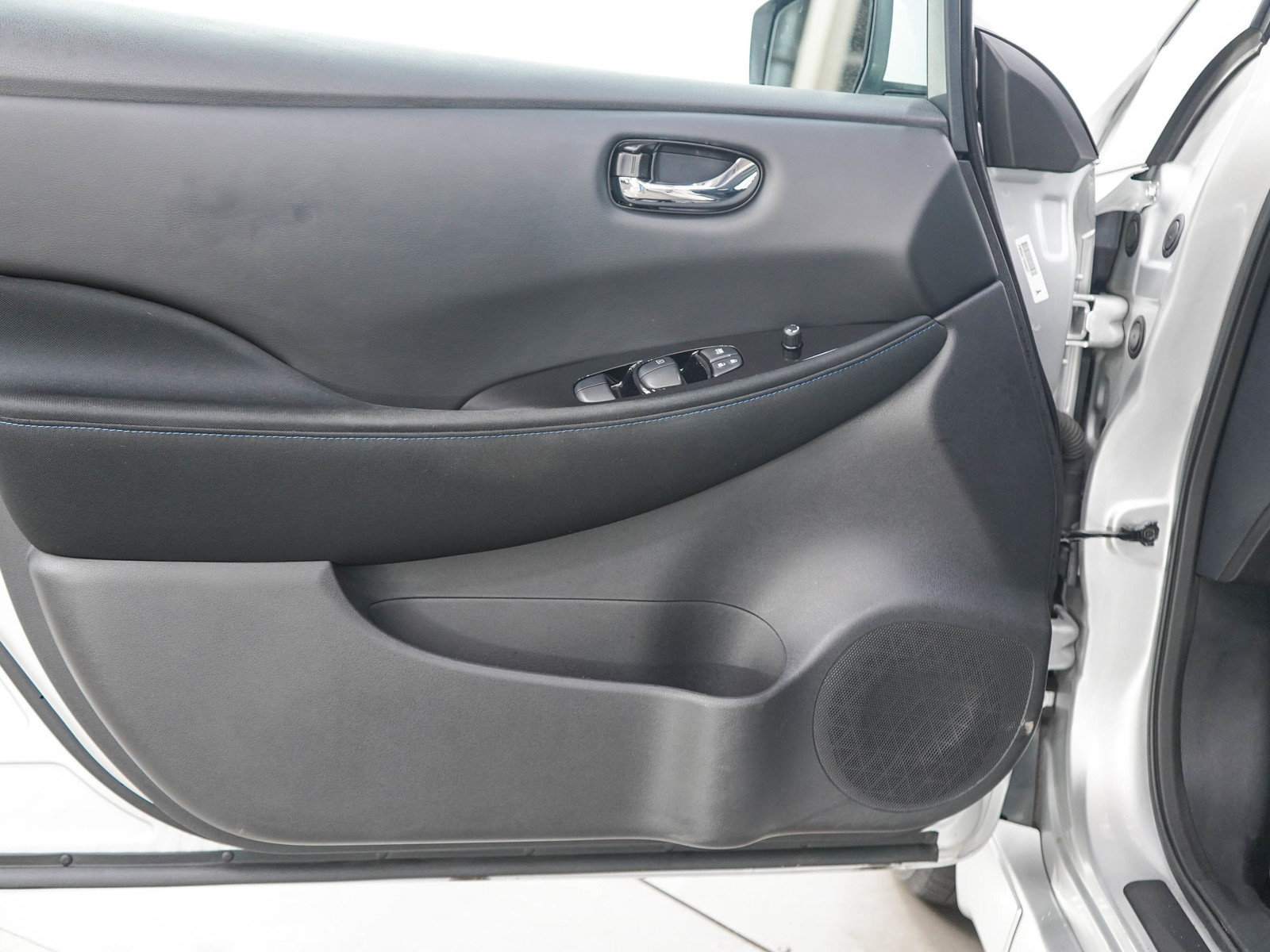 Used 2022 Nissan Leaf SV FWD image 18