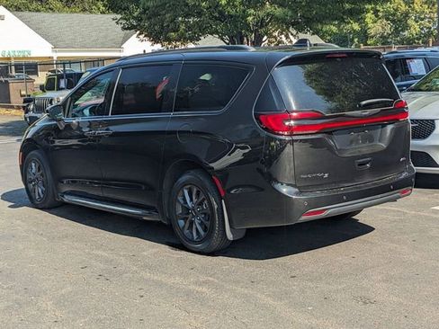 Certified 2021 Chrysler Pacifica Touring-L w/ S Appearance Package image 4
