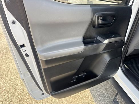 Used 2019 Toyota Tacoma SR5 image 21