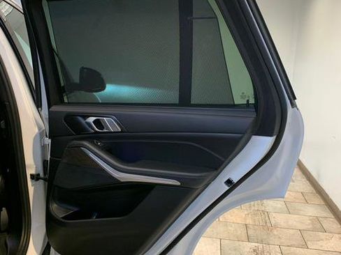 Used 2022 BMW X5 xDrive40i w/ Premium Package image 57