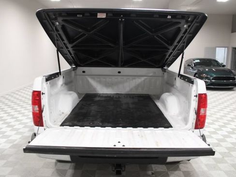 Used 2007 Chevrolet Silverado 1500 LT w/ 2LT Audio Package AWD/4WD image 10