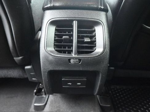 Used 2019 Jeep Cherokee Latitude Plus w/ Cold Weather Group AWD/4WD image 35