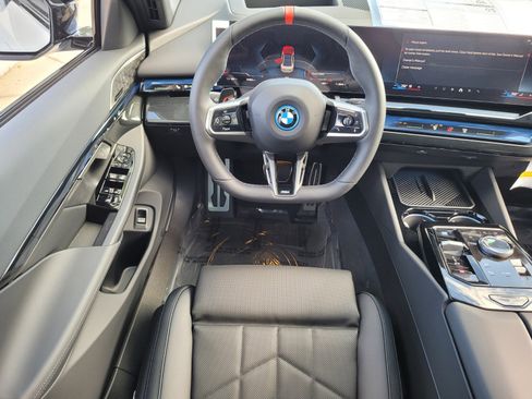Used 2025 BMW i5 M60 w/ Premium Package image 11