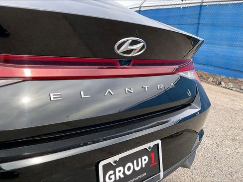 Used 2023 Hyundai Elantra SEL w/ Cargo Package image 9