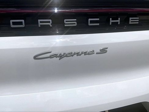 Used 2024 Porsche Cayenne S AWD/4WD image 43
