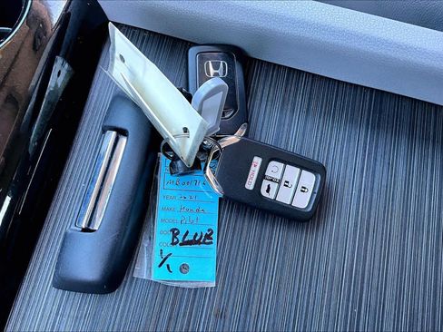 Used 2021 Honda Pilot Touring image 13