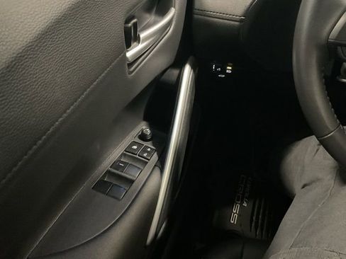 Used 2023 Toyota Corolla Cross XLE image 17