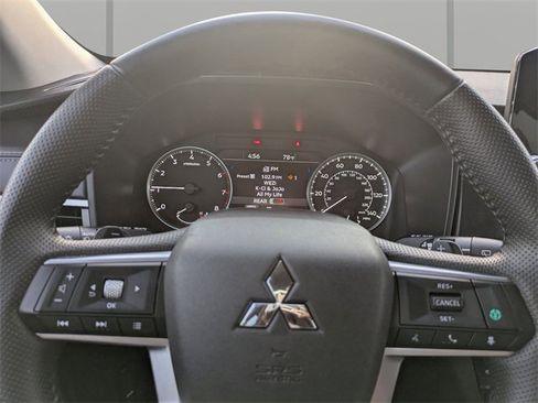 Used 2024 Mitsubishi Outlander FWD image 33