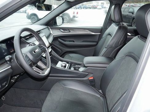 New 2026 Jeep Grand Cherokee Altitude image 2