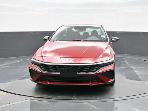 Used 2025 Hyundai Elantra SEL FWD image 3