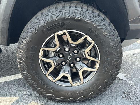 Used 2023 Chevrolet Colorado ZR2 w/ ZR2 Convenience Package III AWD/4WD image 13