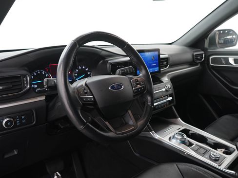 Used 2020 Ford Explorer XLT w/ Equipment Group 202A AWD/4WD image 26