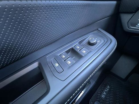 New 2026 Volkswagen Atlas SEL image 13