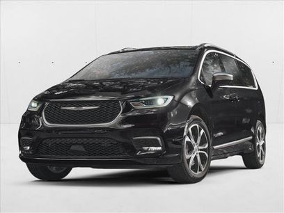 Used 2025 Chrysler Pacifica Select