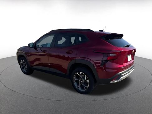 Used 2025 Chevrolet Trax LT image 10