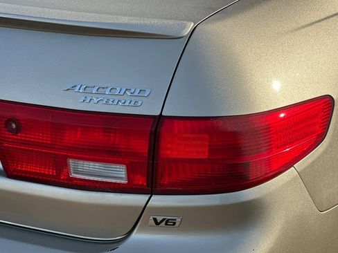 Used 2005 Honda Accord Hybrid Sedan image 24