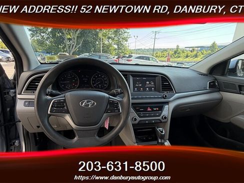 Used 2017 Hyundai Elantra SE FWD image 14