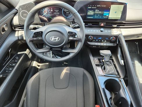 New 2025 Hyundai Elantra Sport image 10