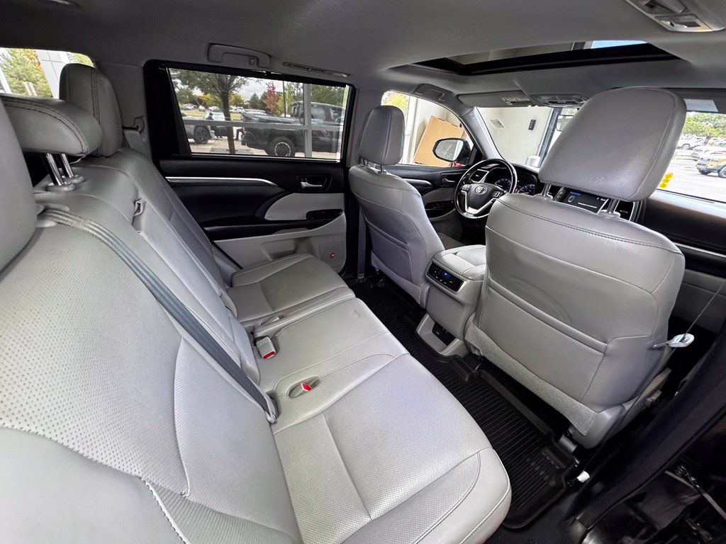 Used 2017 Toyota Highlander Limited AWD/4WD image 50