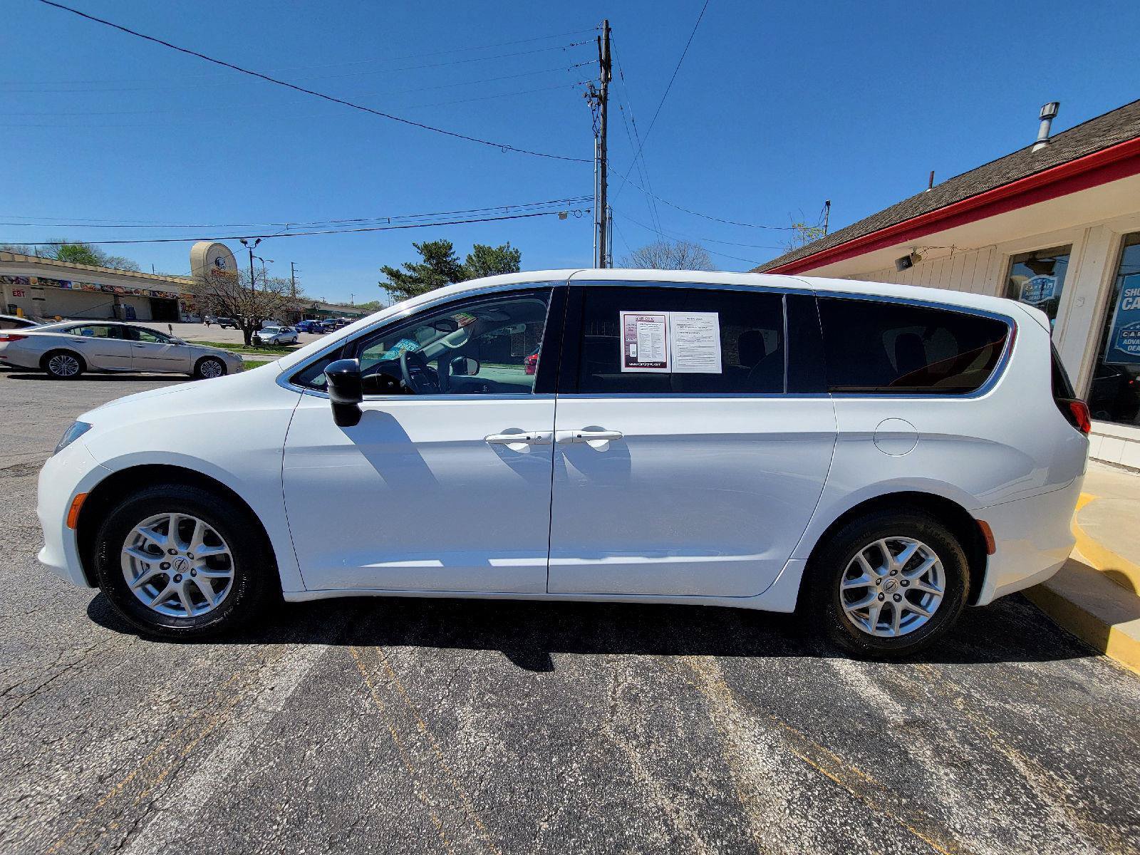 Used 2024 Chrysler Voyager LX FWD image 13